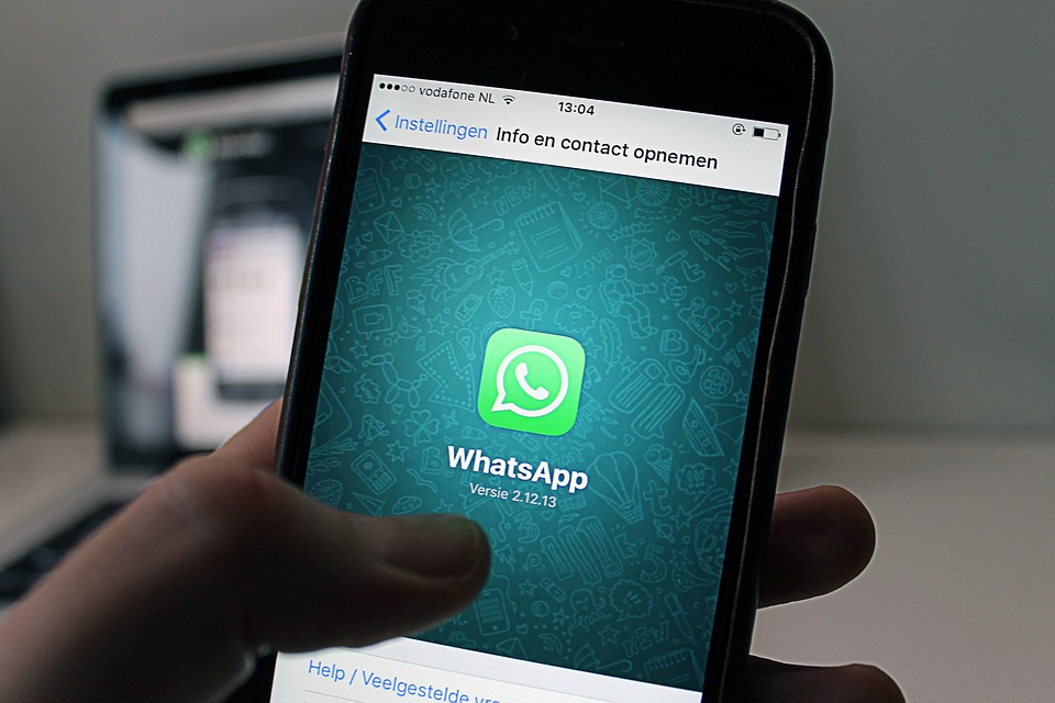 ¿Por qué NO debes “obligar” a tus trabajadores a usar un grupo de Whatsapp?